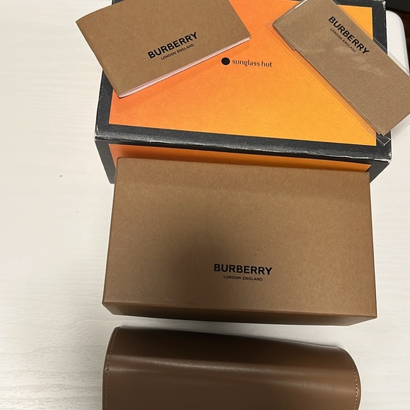 Burberry Logo Reflection Glasses - Picture 2 of 4